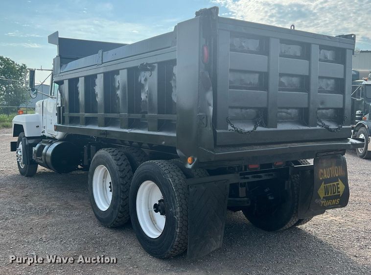 image for item DN3013 2001 Mack RD690S  dump truck