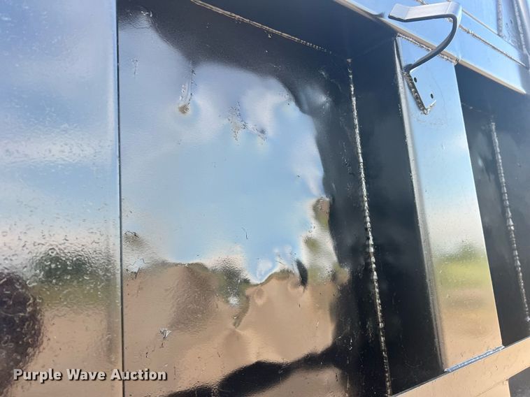 image for item DN3013 2001 Mack RD690S  dump truck