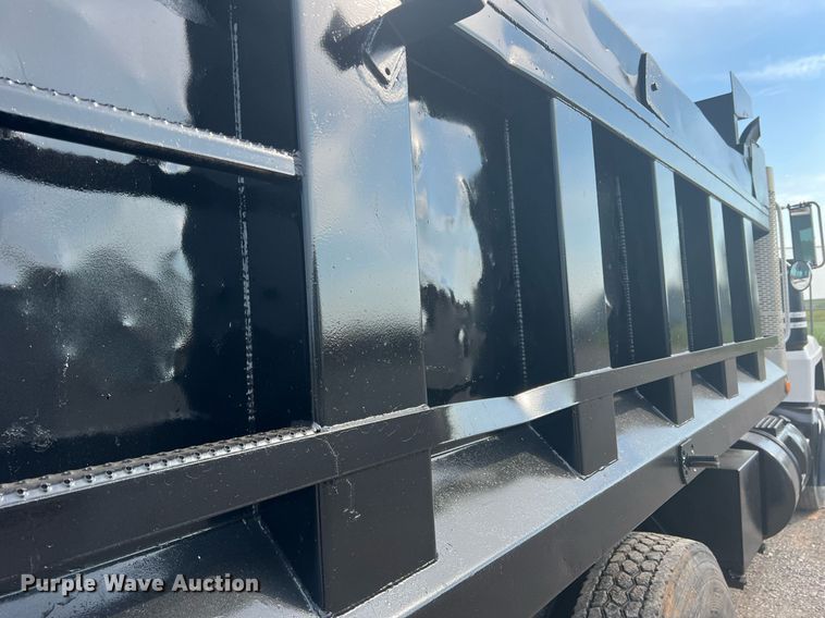 image for item DN3013 2001 Mack RD690S  dump truck