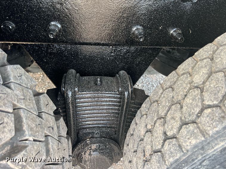 image for item DN3013 2001 Mack RD690S  dump truck