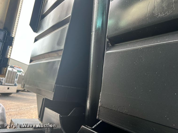 image for item DN3013 2001 Mack RD690S  dump truck