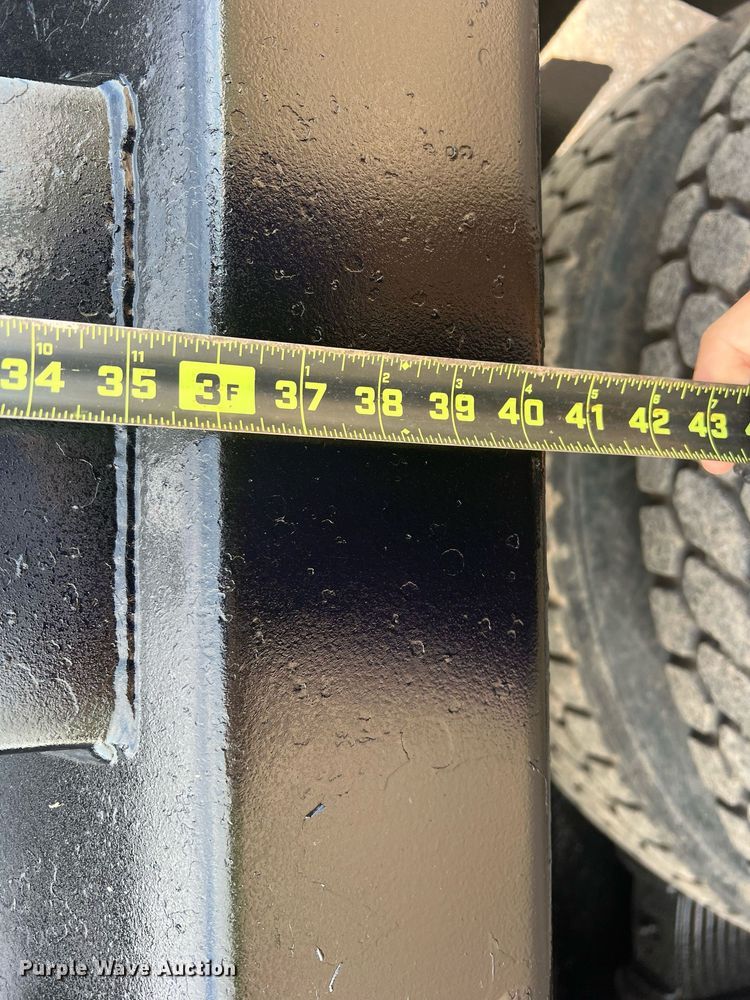 image for item DN3013 2001 Mack RD690S  dump truck