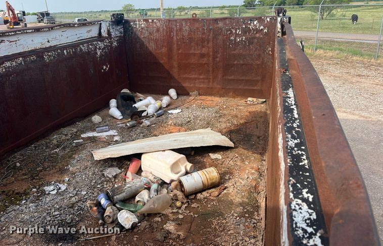 image for item DN3013 2001 Mack RD690S  dump truck