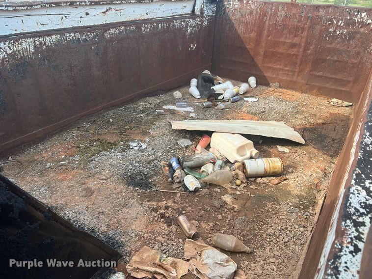 image for item DN3013 2001 Mack RD690S  dump truck