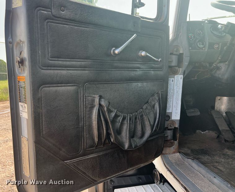 image for item DN3013 2001 Mack RD690S  dump truck