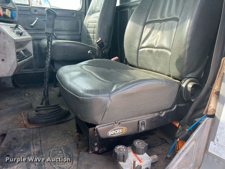 image for item DN3013 2001 Mack RD690S  dump truck