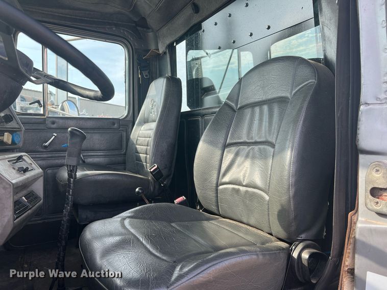 image for item DN3013 2001 Mack RD690S  dump truck