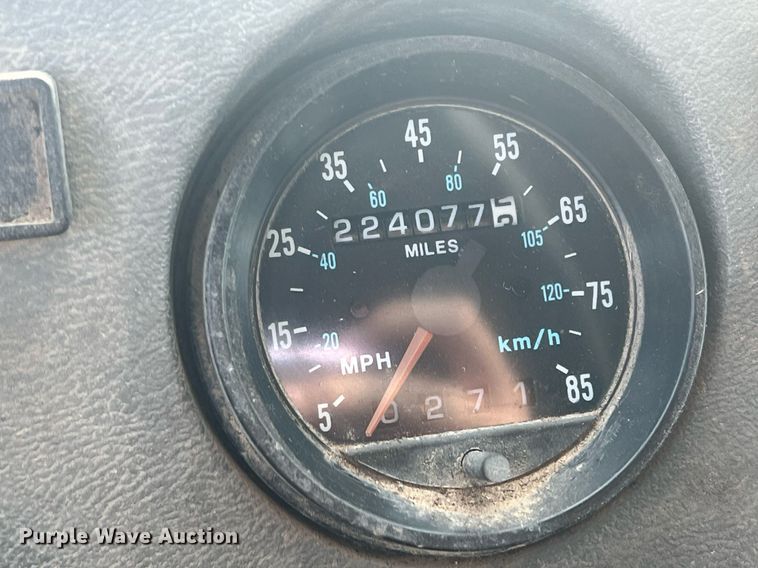 image for item DN3013 2001 Mack RD690S  dump truck