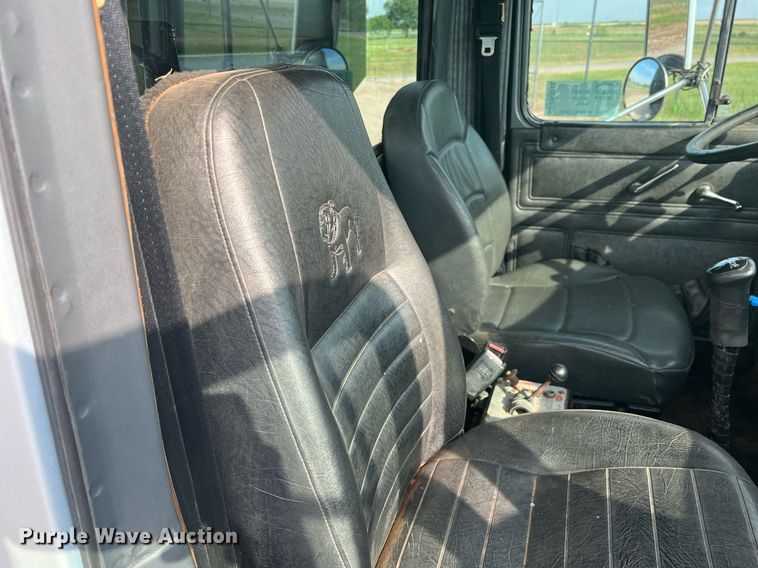 image for item DN3013 2001 Mack RD690S  dump truck