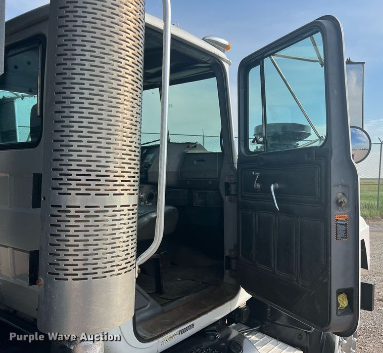 image for item DN3013 2001 Mack RD690S  dump truck