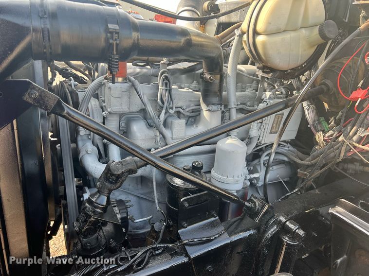 image for item DN3013 2001 Mack RD690S  dump truck