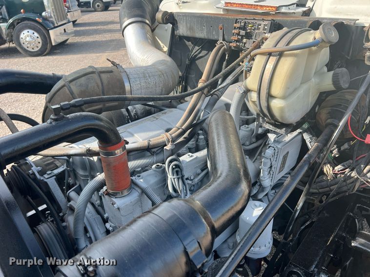 image for item DN3013 2001 Mack RD690S  dump truck