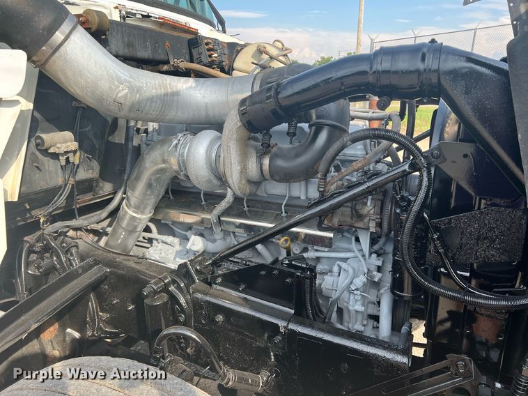 image for item DN3013 2001 Mack RD690S  dump truck