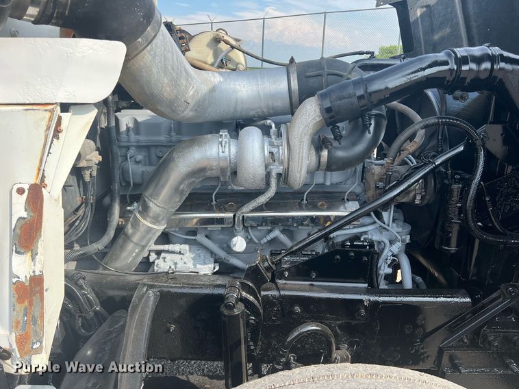 image for item DN3013 2001 Mack RD690S  dump truck