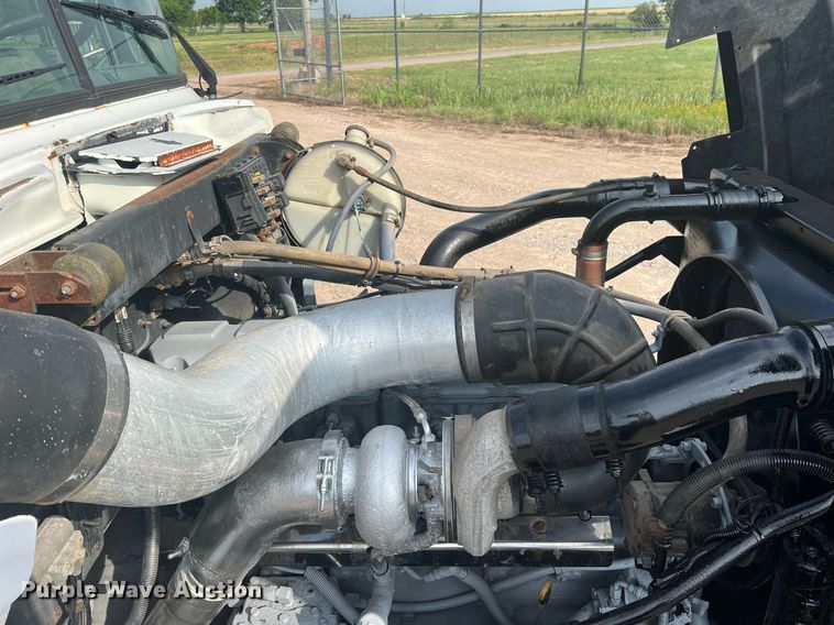 image for item DN3013 2001 Mack RD690S  dump truck