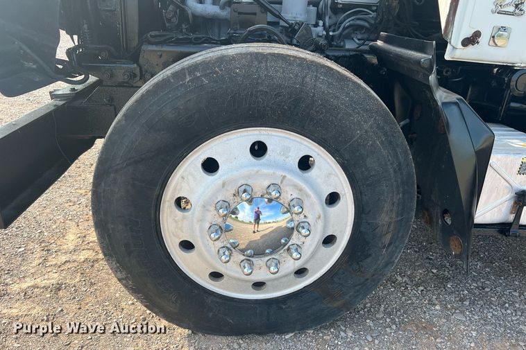 image for item DN3013 2001 Mack RD690S  dump truck