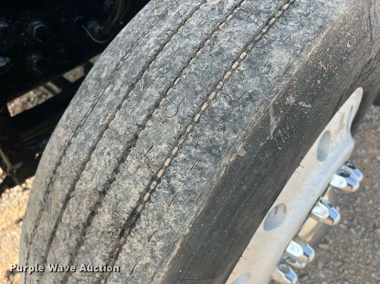 image for item DN3013 2001 Mack RD690S  dump truck