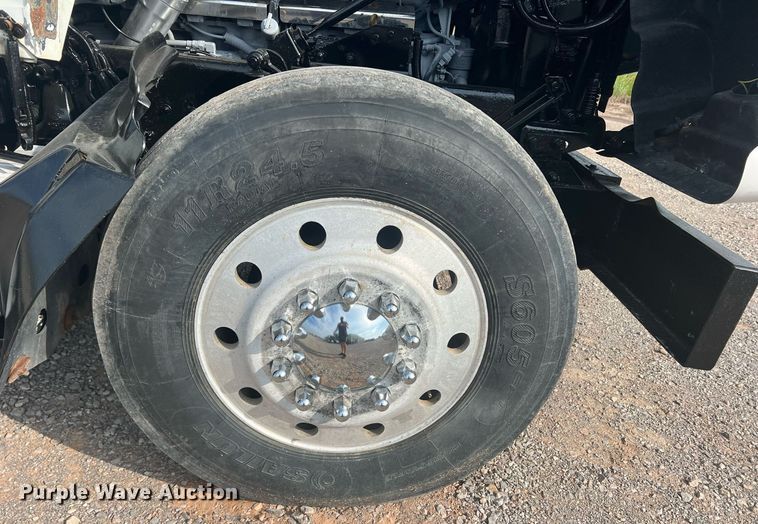 image for item DN3013 2001 Mack RD690S  dump truck