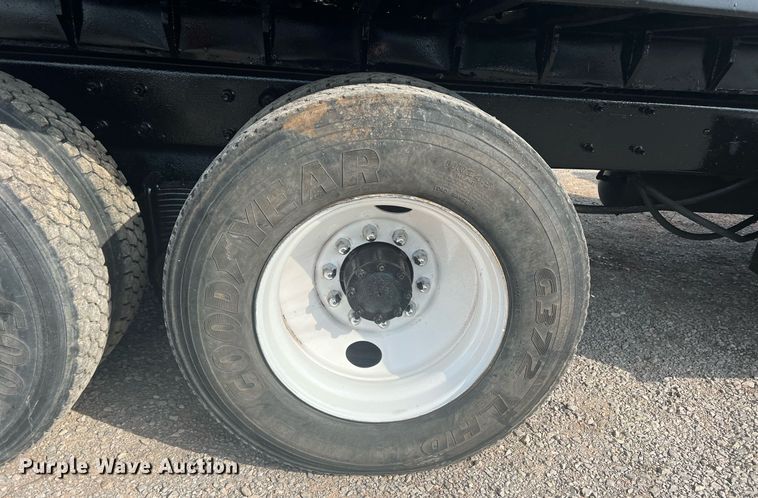 image for item DN3013 2001 Mack RD690S  dump truck