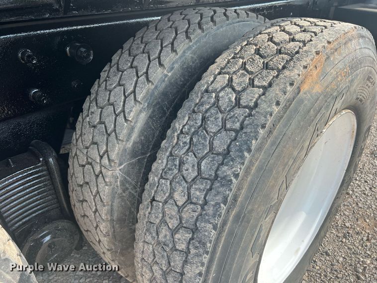 image for item DN3013 2001 Mack RD690S  dump truck