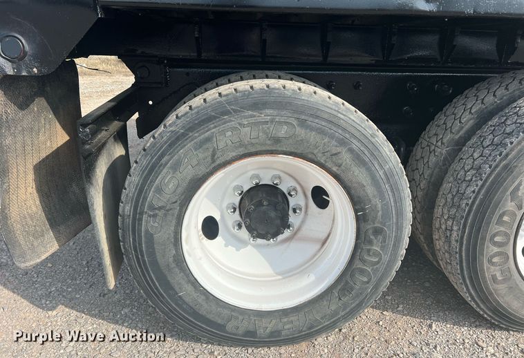 image for item DN3013 2001 Mack RD690S  dump truck