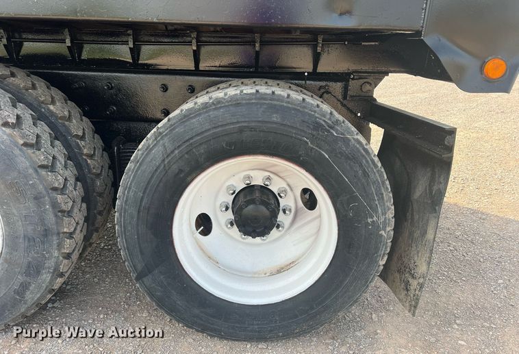 image for item DN3013 2001 Mack RD690S  dump truck