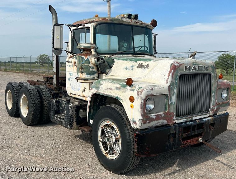 image for item DN3014 1971 Mack R685ST  semi truck