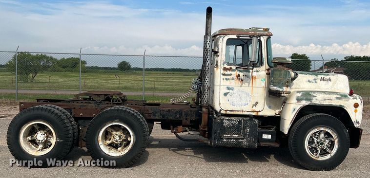 image for item DN3014 1971 Mack R685ST  semi truck