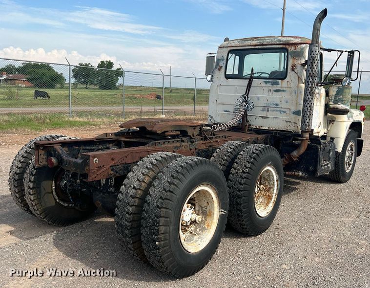 image for item DN3014 1971 Mack R685ST  semi truck