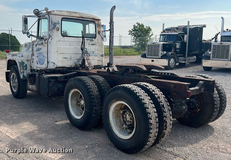 image for item DN3014 1971 Mack R685ST  semi truck