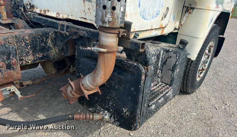 image for item DN3014 1971 Mack R685ST  semi truck