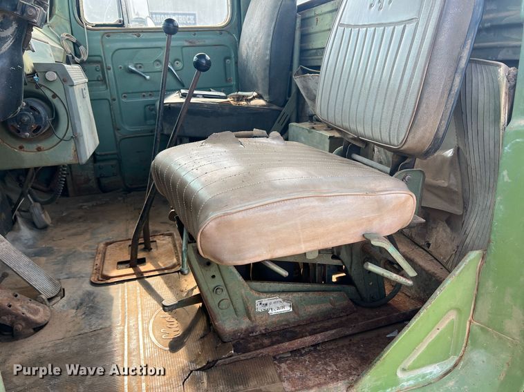 image for item DN3014 1971 Mack R685ST  semi truck