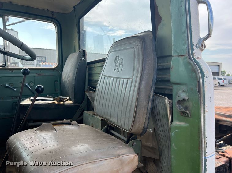 image for item DN3014 1971 Mack R685ST  semi truck