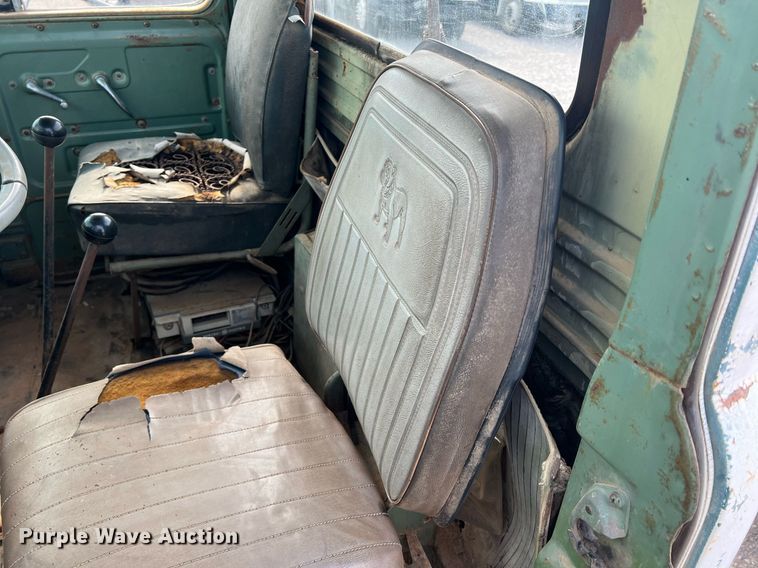 image for item DN3014 1971 Mack R685ST  semi truck