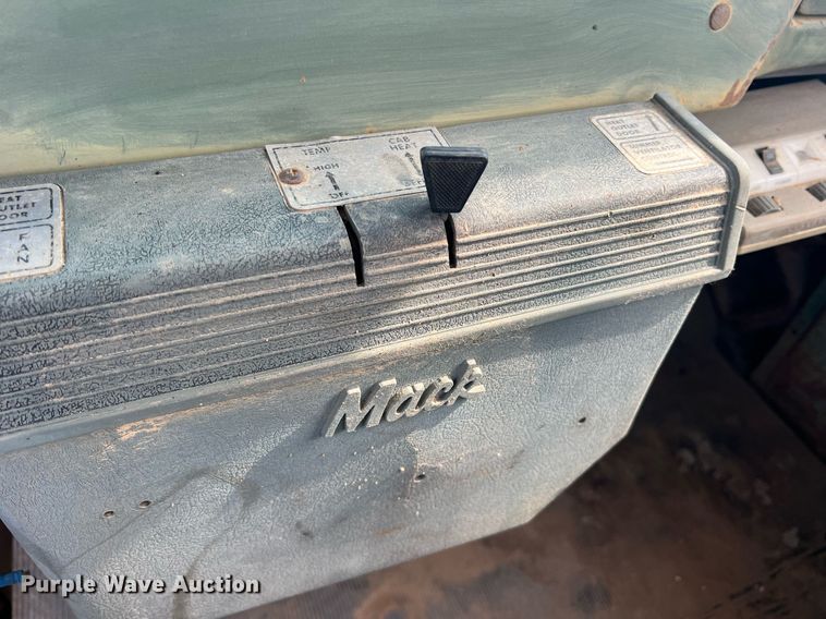 image for item DN3014 1971 Mack R685ST  semi truck