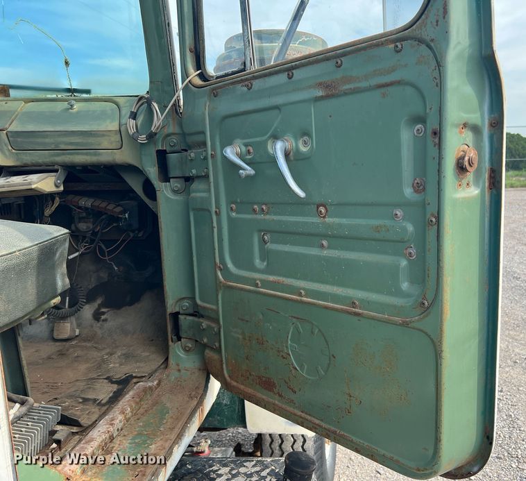 image for item DN3014 1971 Mack R685ST  semi truck