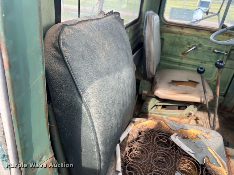 image for item DN3014 1971 Mack R685ST  semi truck