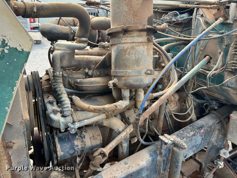 image for item DN3014 1971 Mack R685ST  semi truck