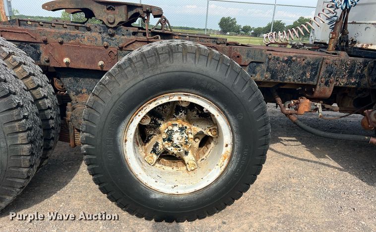 image for item DN3014 1971 Mack R685ST  semi truck