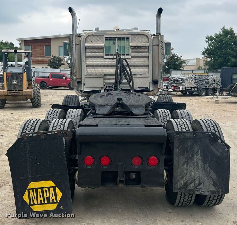 image for item DN3039 2007 Western Star 4900  semi truck