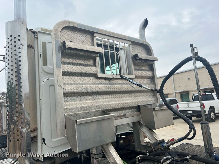 image for item DN3039 2007 Western Star 4900  semi truck