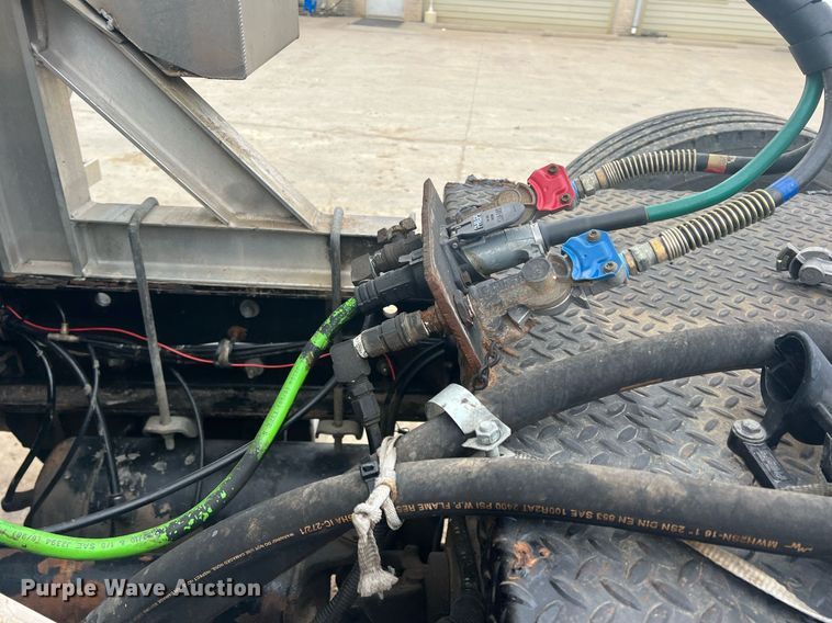 image for item DN3039 2007 Western Star 4900  semi truck