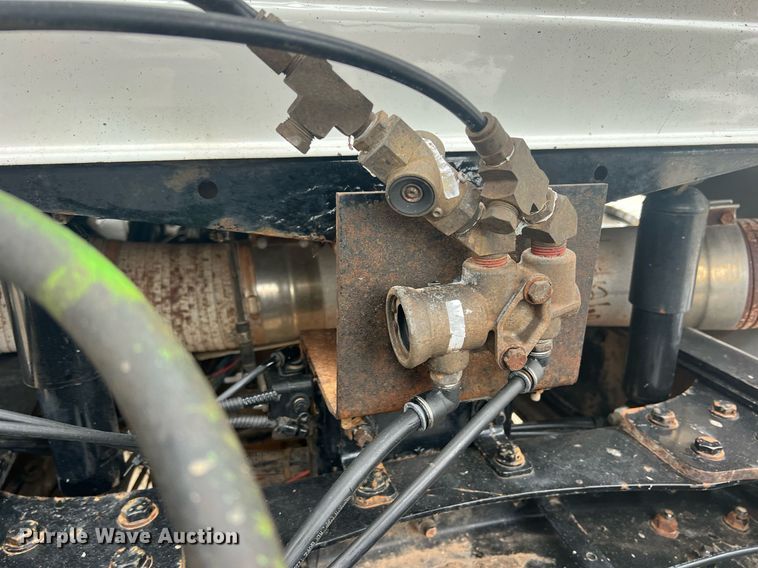 image for item DN3039 2007 Western Star 4900  semi truck