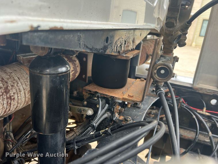 image for item DN3039 2007 Western Star 4900  semi truck