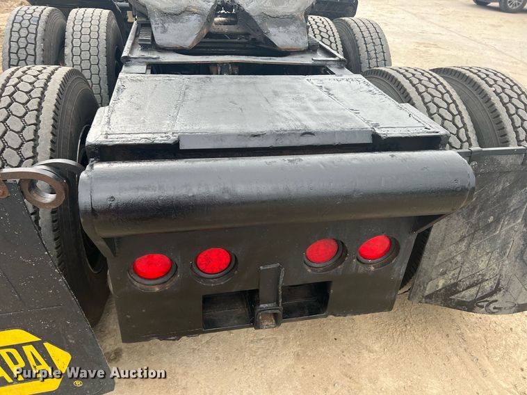 image for item DN3039 2007 Western Star 4900  semi truck