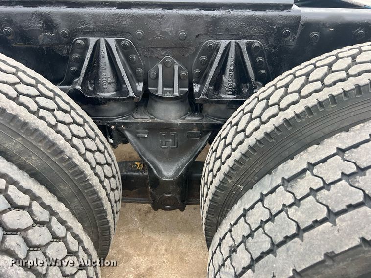 image for item DN3039 2007 Western Star 4900  semi truck