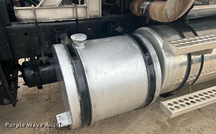 image for item DN3039 2007 Western Star 4900  semi truck