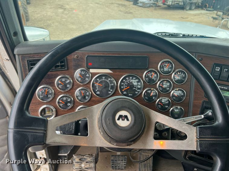 image for item DN3039 2007 Western Star 4900  semi truck