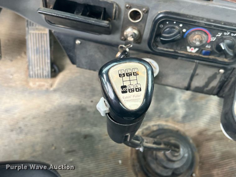 image for item DN3039 2007 Western Star 4900  semi truck