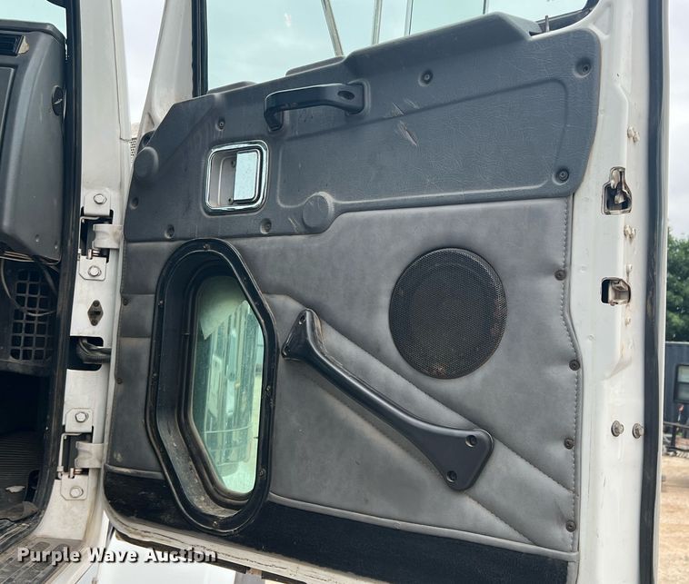 image for item DN3039 2007 Western Star 4900  semi truck